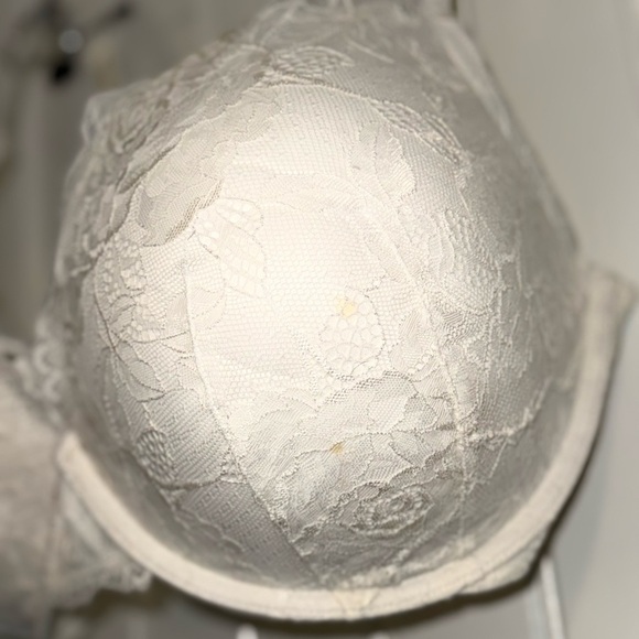 Cream Lace Full-Coverage Bra with Adjustable Straps - Picture 9 of 13